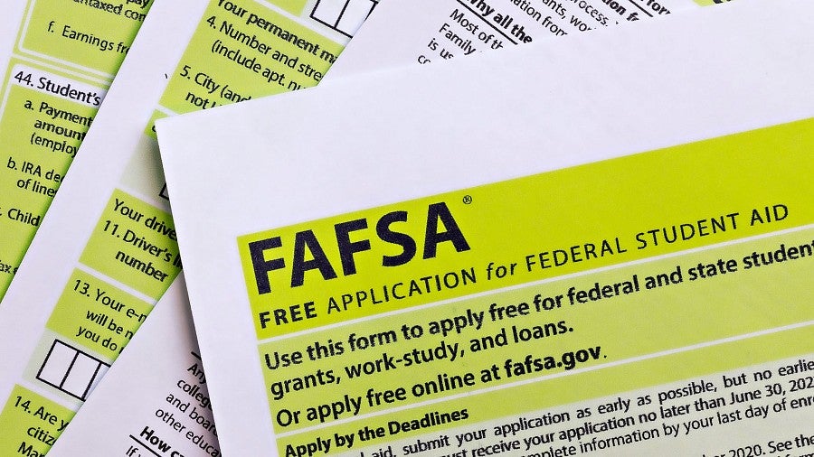 UO extends enrollment deadline to June 1 due to FAFSA delays OregonNews