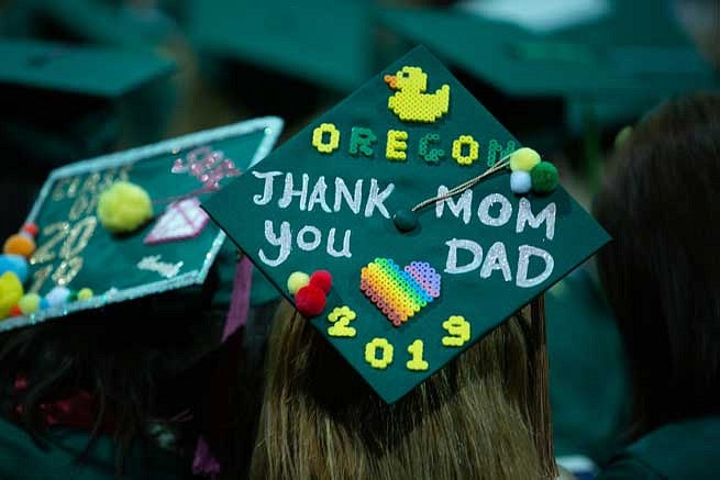 Mortar board that says Oregon 2019, Thank You Mom and Dad Mortar board that says Oregon 2019, Thank You Mom and Dad