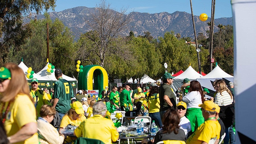 Duck fans at an Alumni Tailgate in Pasadena