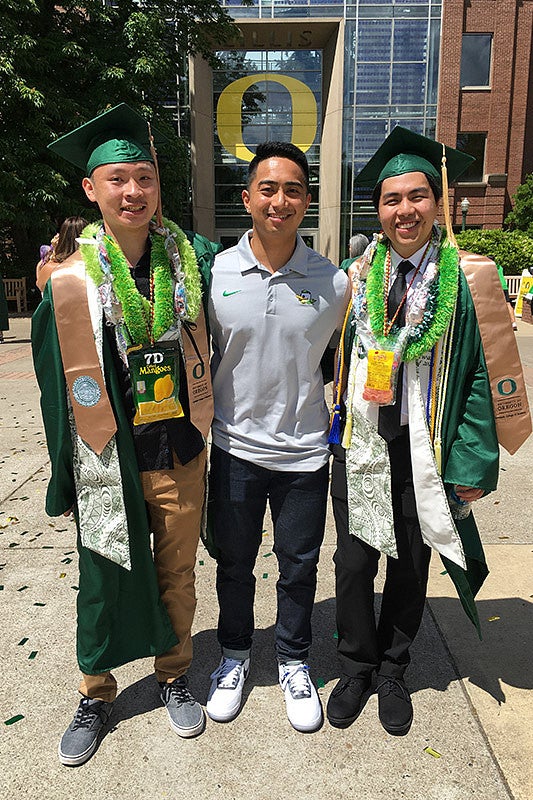 2021 UO Grads in front of Lillis