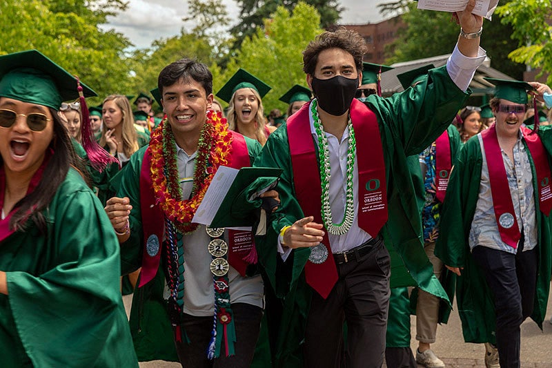 2021 UO Grads celebrating