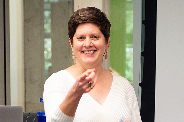 SOJC professor Lori Shontz points to a student during class