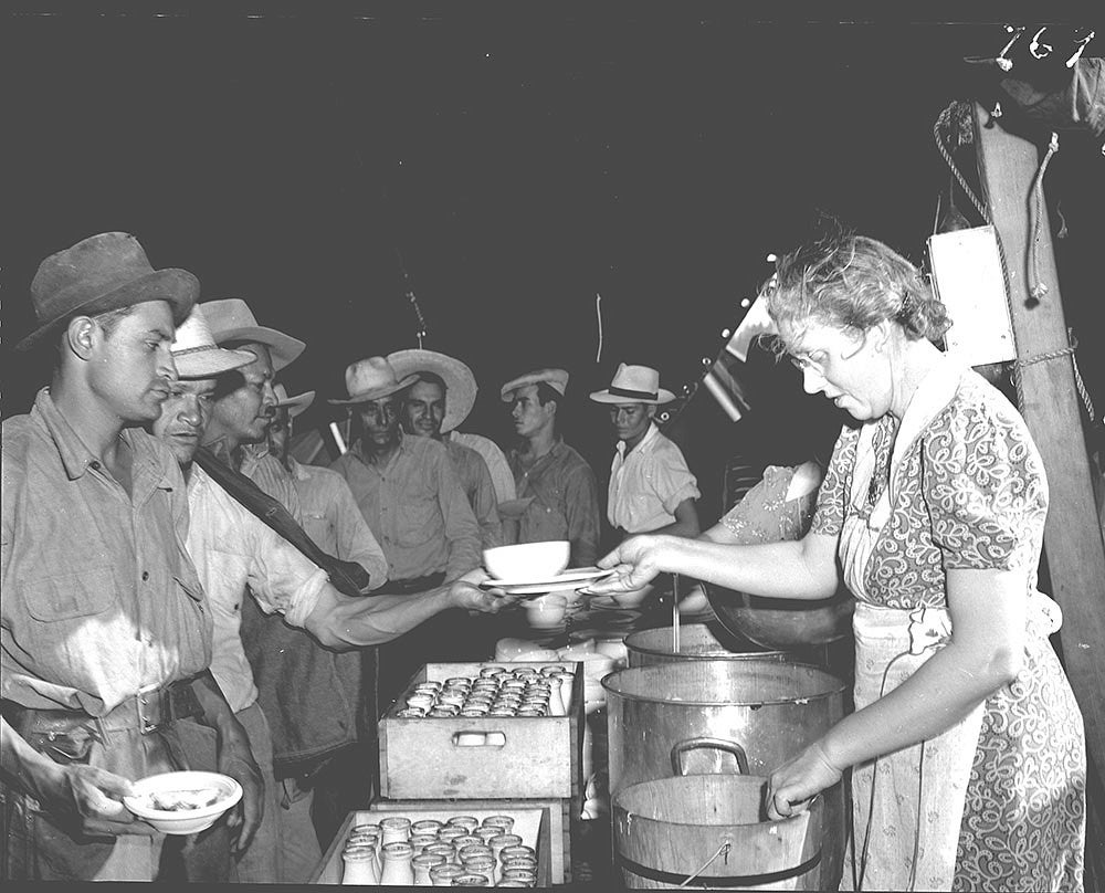 Cafeteria service. Courtesy of the Extension and Experiment Station Communications Photograph Coll.