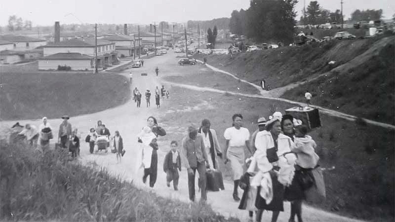 People evacuating during the Vanport flood