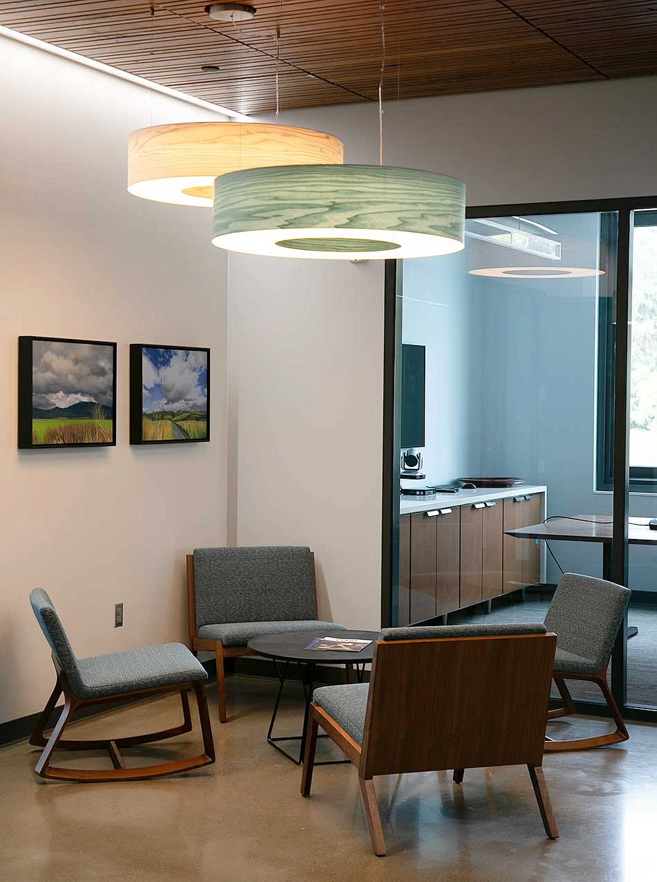 The waiting area outside the conference room on the fourth floor of Tykeson Hall