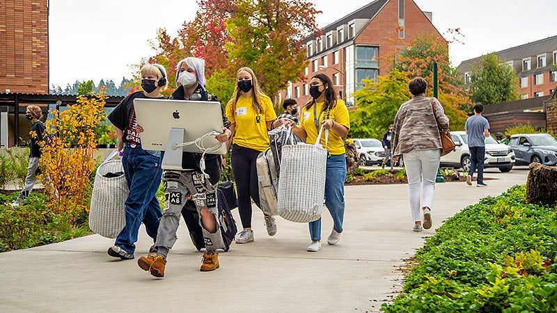 Students during the 2021 Move in week