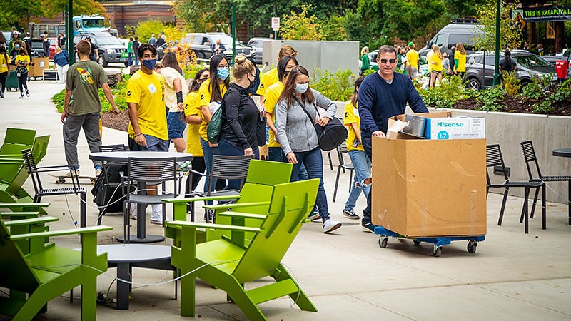 Students during the 2021 Move in week