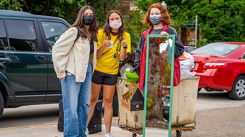Students during the 2021 Move in week