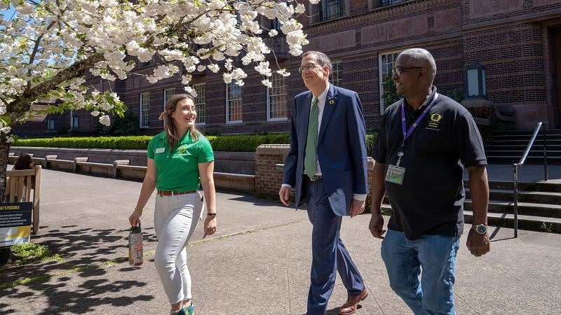 Karl Scholz on a walking campus tour with Chloe Webster and Johnny Earl