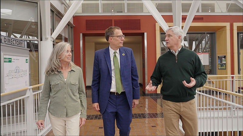 The Camerons with UO President Scholz