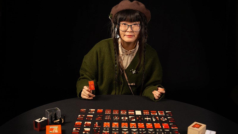 UO PhD candidate Mew Lingjun Jiang show karuta cards