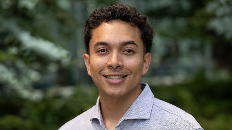 Julio Barrales Miranda III, a 2026 UO graduate