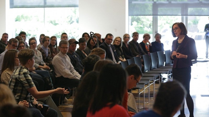 Gov. Kate Brown speaking with students at the UO April 25