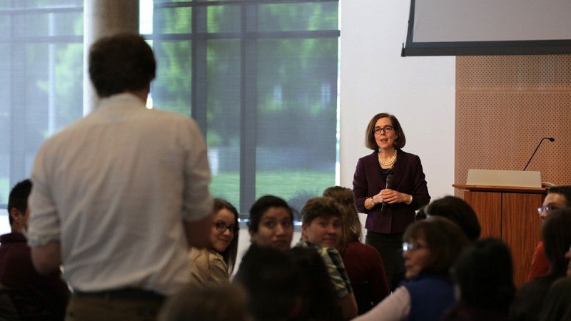 Gov. Kate Brown speaking with students at the UO April 25