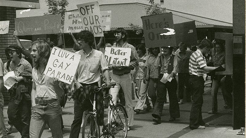 UO students march in the Stonewall celebration parade in downtown Eugene, 1977. 