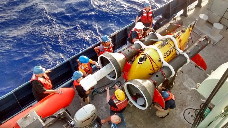 Robot submarine Sentry fitted with SyPRID samplers