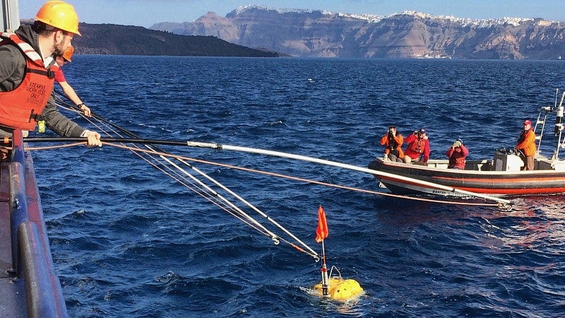 Capturing an ocean-bottom seismometer 