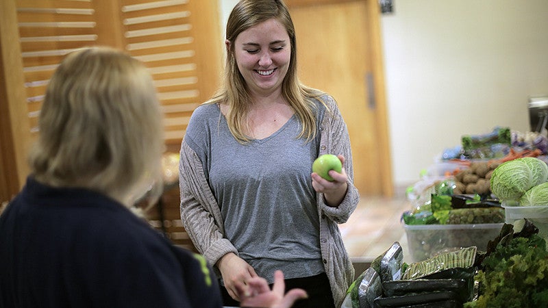 Kiara Kashuba preparing applesauce as part of a demonstration