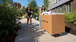 Parents helping students move into the residence halls