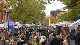 a crowd at the street faire on the UO Eugene campus