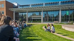 Students in the Ballmer Institute for Children’s Behavioral Health have class in the amphitheater at UO Portland (photo: Andy Nelson, Advancement)