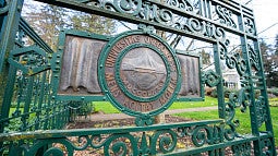 ornate gates read "mens agitat molem" or minds move matter