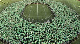 Incoming students forming the o at the flock party