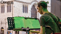 Ellie Jakes on guitar at the Umbria Jazz Festival in Perugia, Italy. Photo by Lance Miller