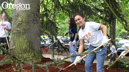 Sorority members lend a hand on University Day.