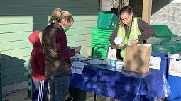 Plastics recycling table