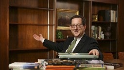 UO President Michael Schill welcomes students to campus