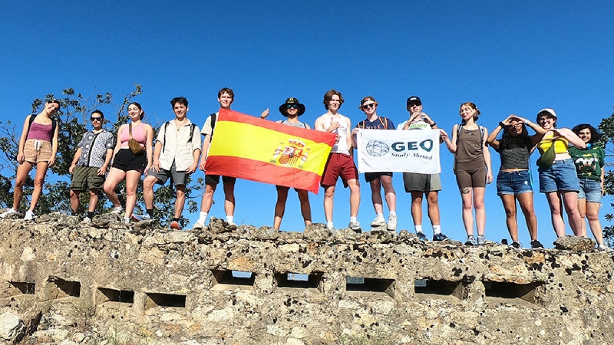 UO study abroad students in Segovia, Spain