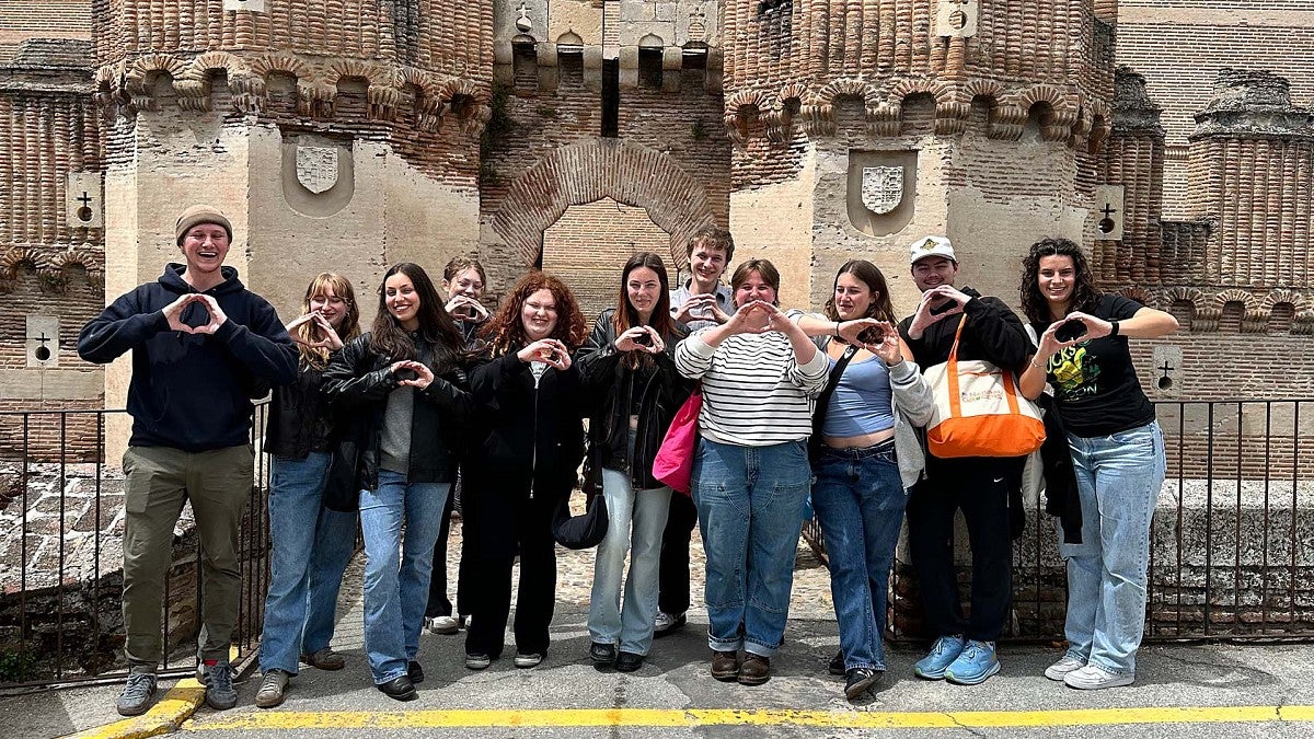 UO study abroad students in Segovia, Spain