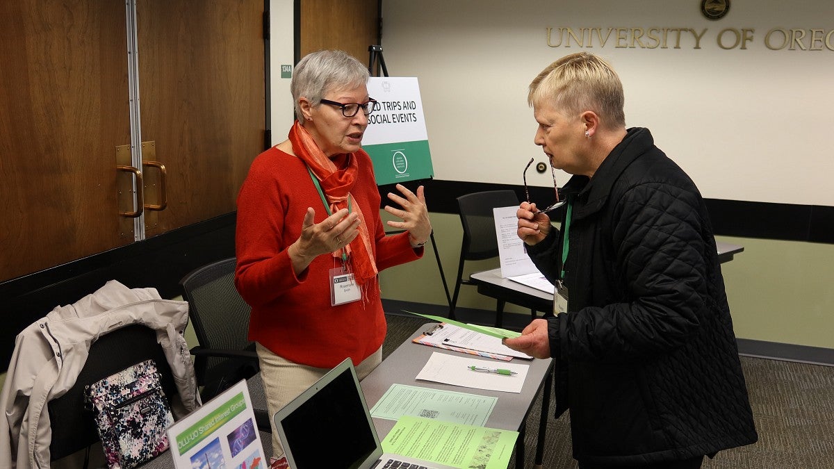Sharon Swan (right), a new member of the lifelong learning institute, got info on programs from Rosemarie Smith (photo: Matt Cooper)