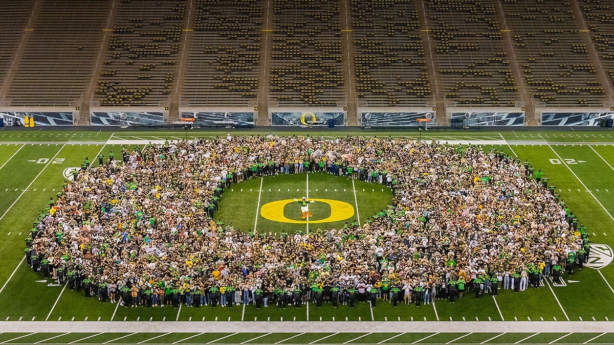 Class of 2025 on Autzen field in the shape of an "O"