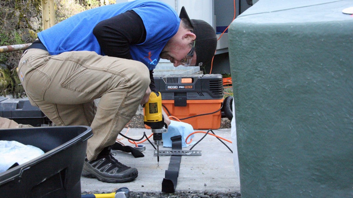 Installing an earthquake sensor