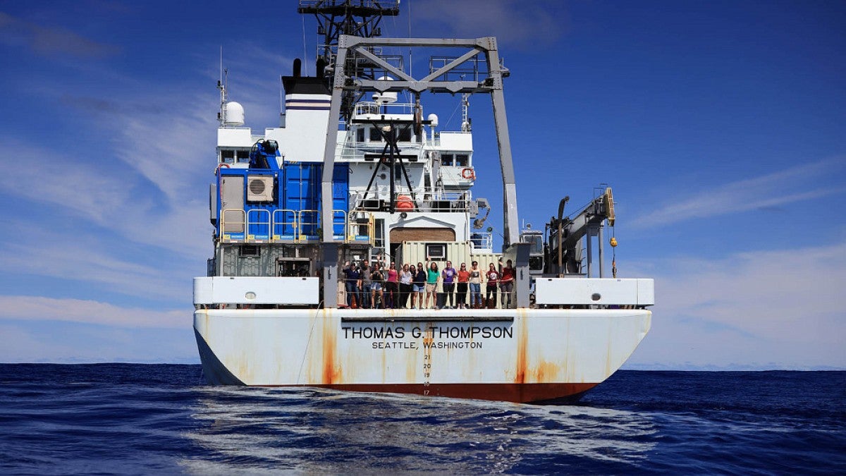 OIMB researchers on science vessel
