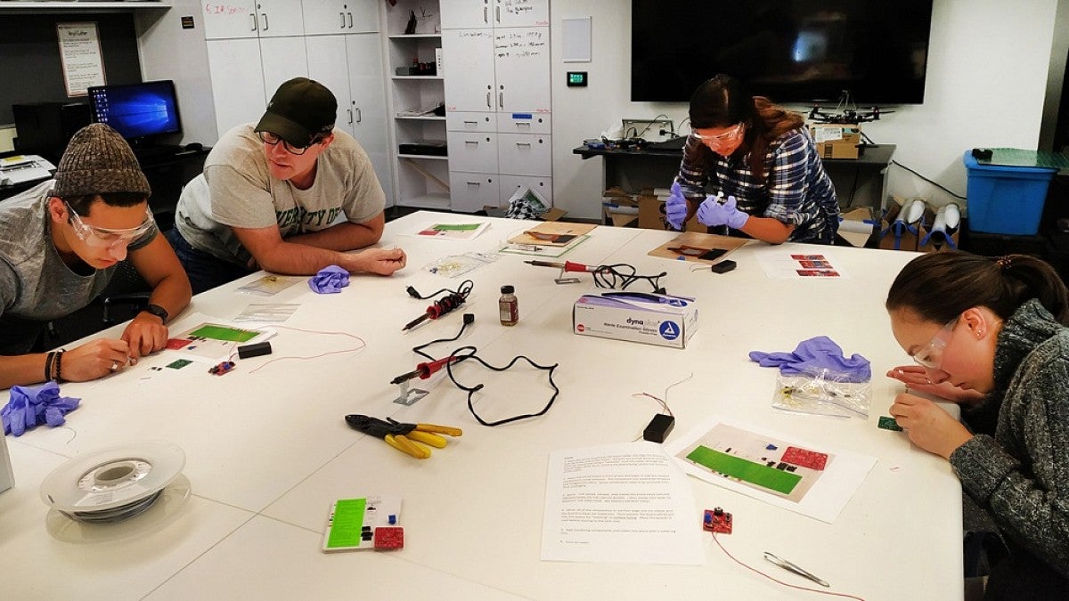 Students building an FM radio at Startup Week 2018