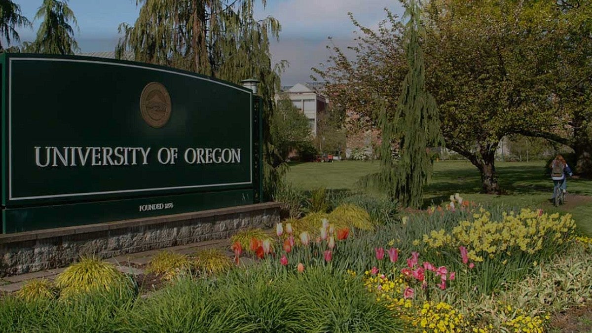 UO sign