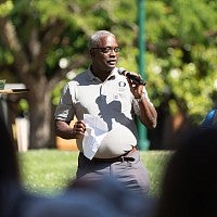 UO staff member Johnny Earl introduced the new president.