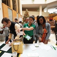 Prospective students talk with UO staff